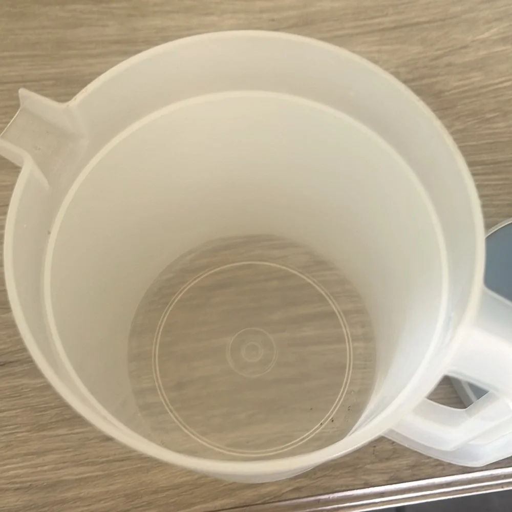 Vintage Tupperware drink container Like new blue lid. Still has tight se…
